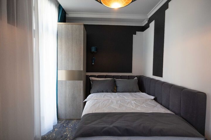 Room 3 of 42