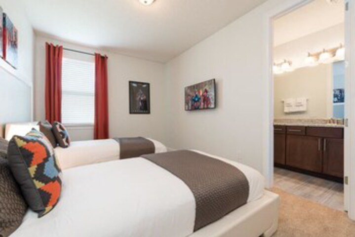 Room 32 of 41