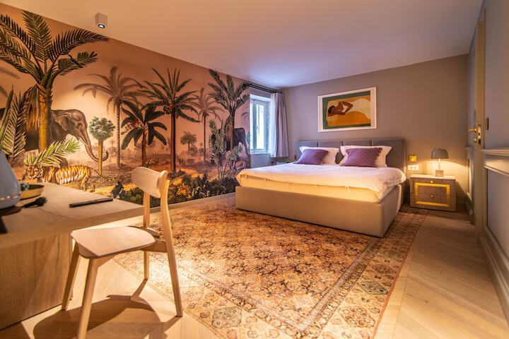 Room 85 of 192