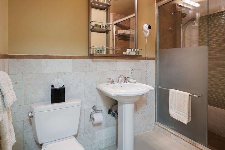 Best Western Plus Hospitality House New York | Bookonline.com