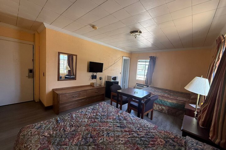 Room 15 of 39