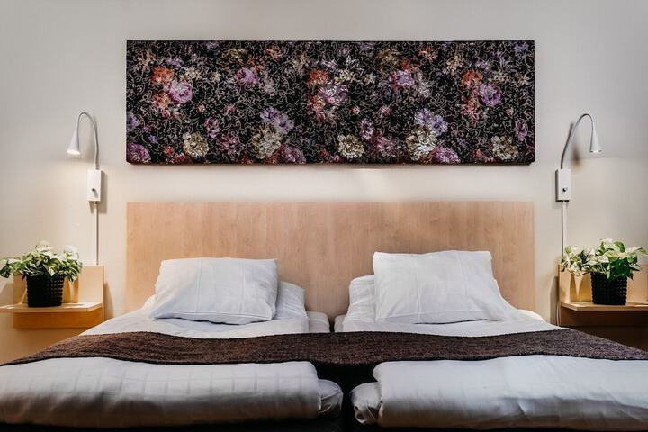 Room 43 of 77