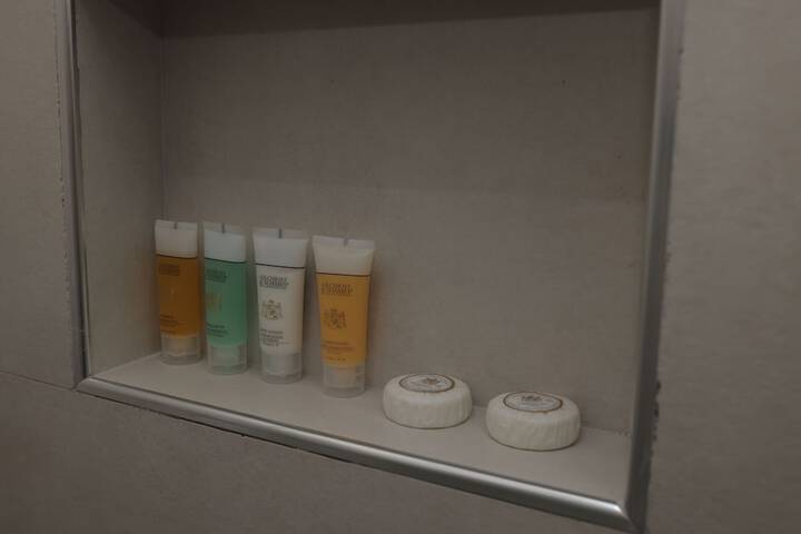 Room 23 of 32
