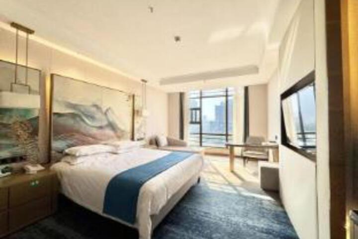 Room 8 of 9