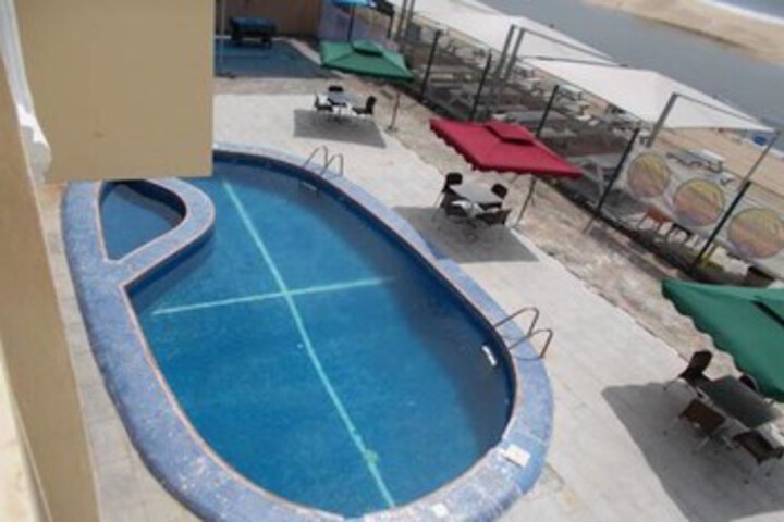 Pool 6 of 13
