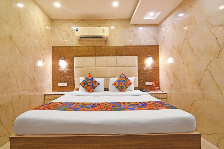 Room 14 of 27