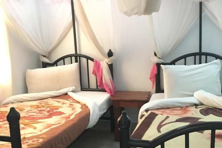 Room 10 of 29