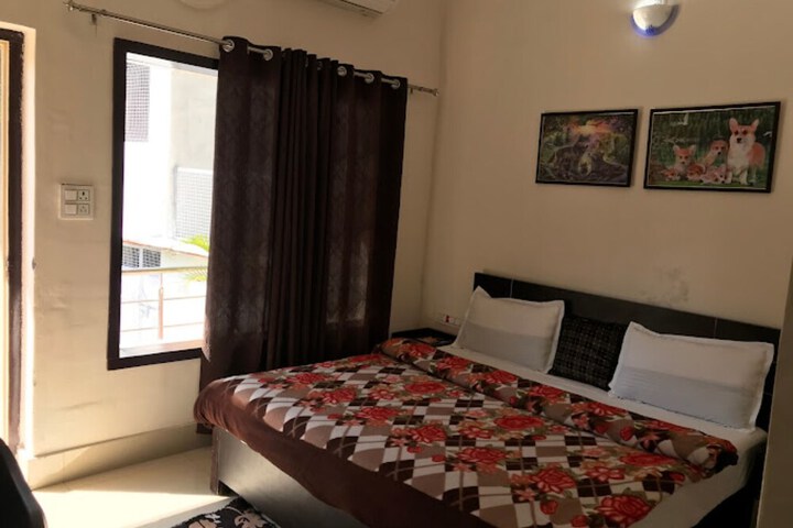 Room 10 of 26