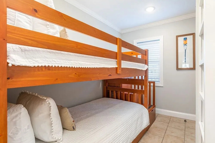 Room 4 of 20
