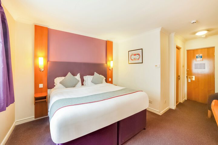 Room 32 of 68