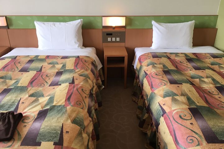 Room 7 of 100