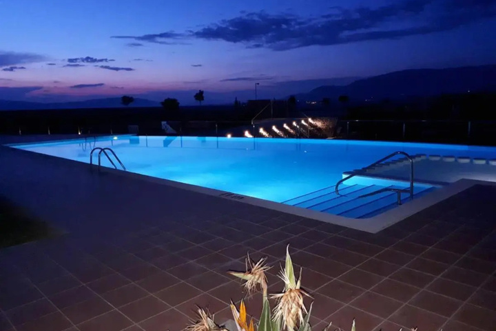 Pool 4 of 8