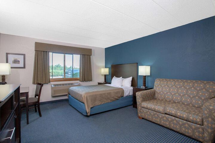 1 Queen Bed Mobility Accessible (6 of 11)