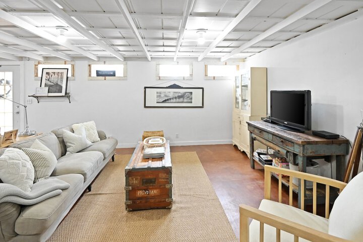 Room 10 of 38