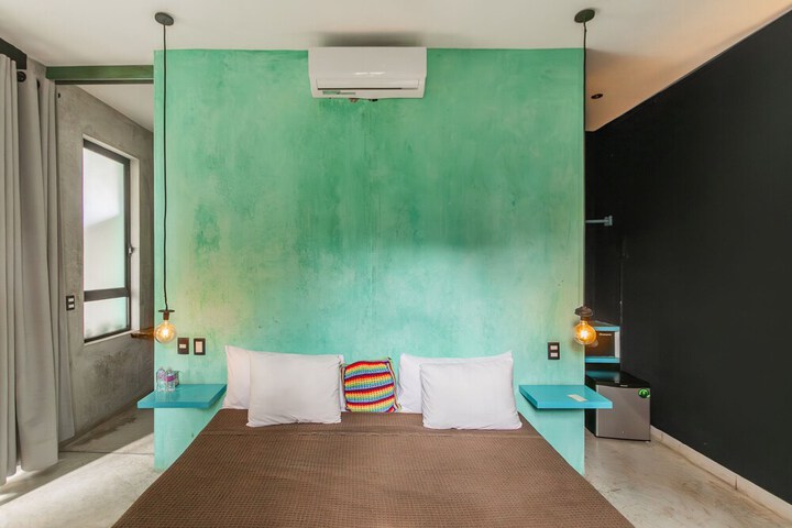 Room 5 of 28