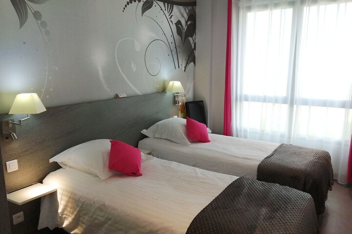 Room 6 of 33