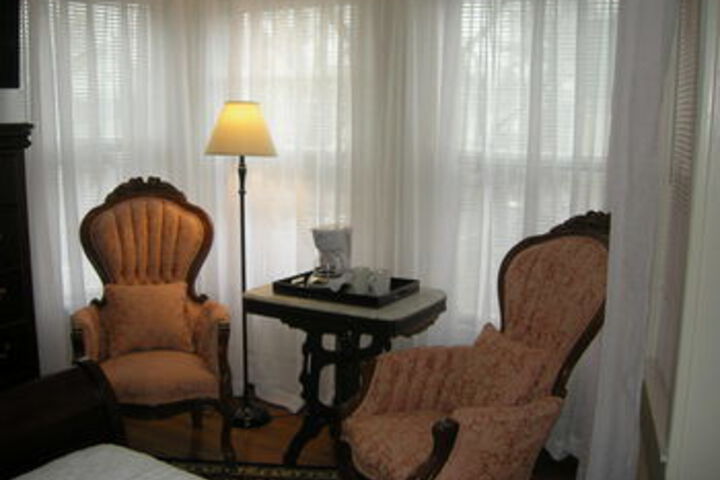Room 6 of 13