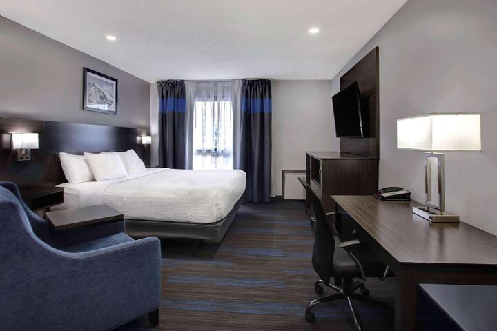 1 King Bed (12 of 21)
