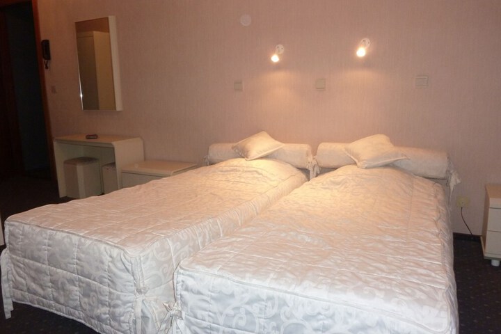 Room 4 of 31