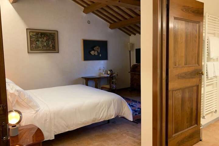 Room 3 of 9