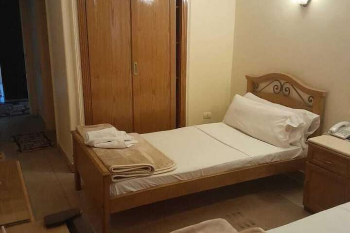 Room 6 of 13