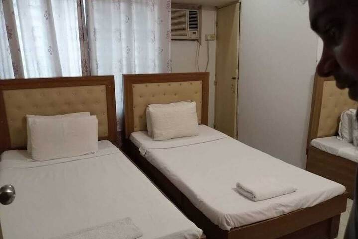 Room 8 of 34