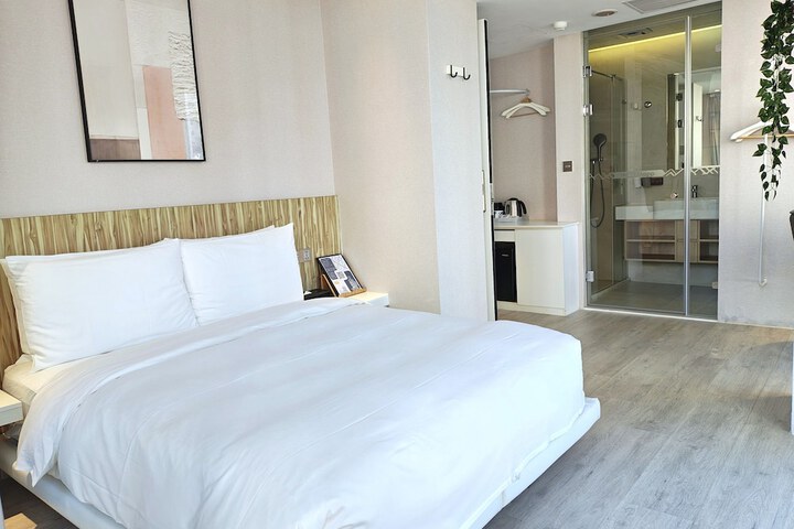 Room 57 of 120