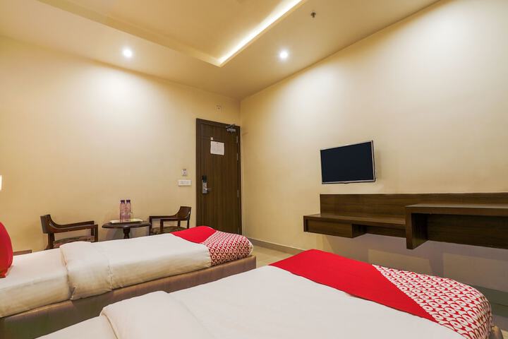 Room 6 of 16