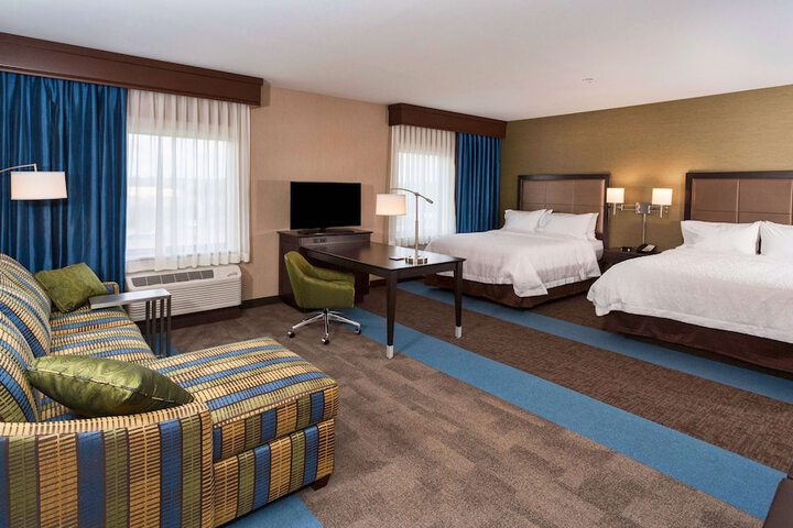 2 Queen Beds Mobility Accessible with Tub (8 of 11)