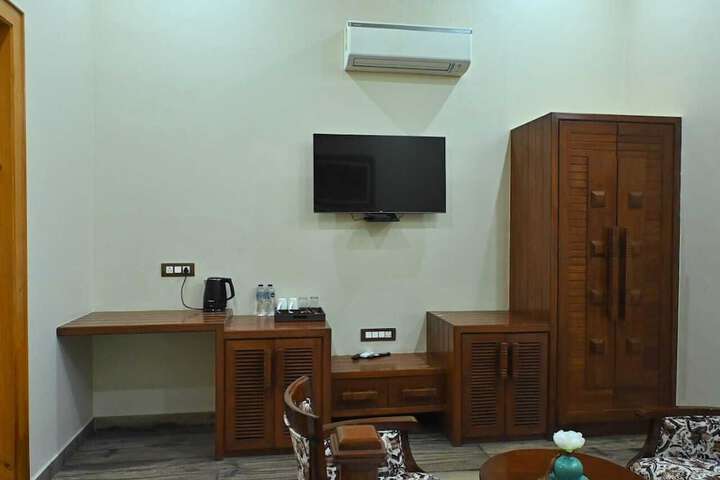 Room 63 of 161
