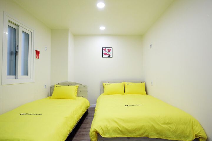 Room 6 of 33