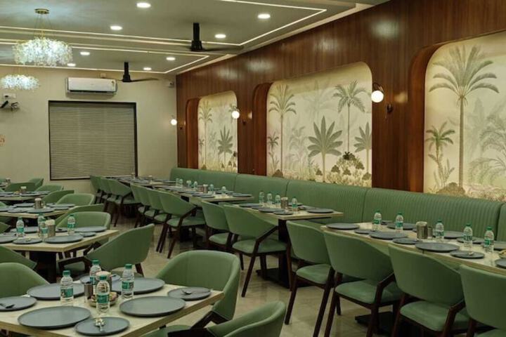Dining 9 of 15