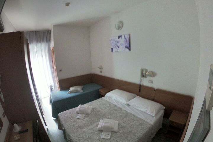 Room 2 of 34