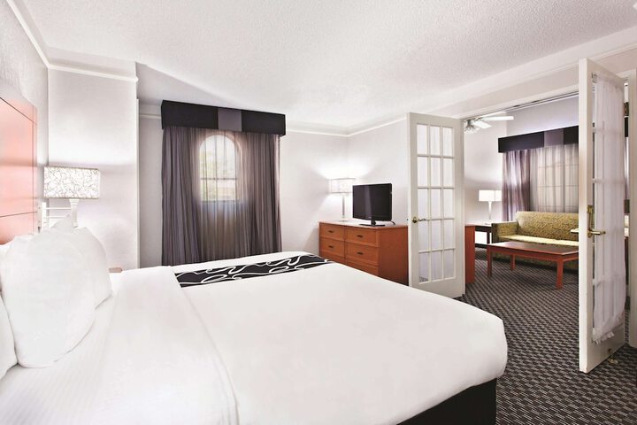 1 King Bed (8 of 15)