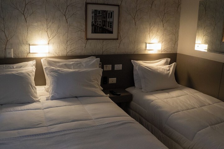 Room 42 of 96