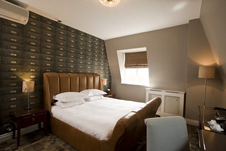 Room 27 of 70