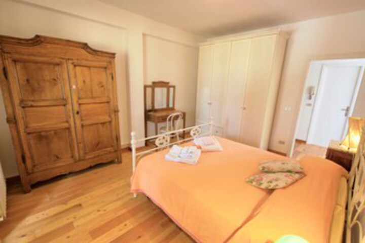 Room 32 of 51