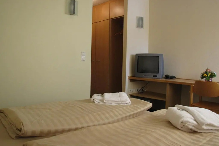 Room 2 of 14