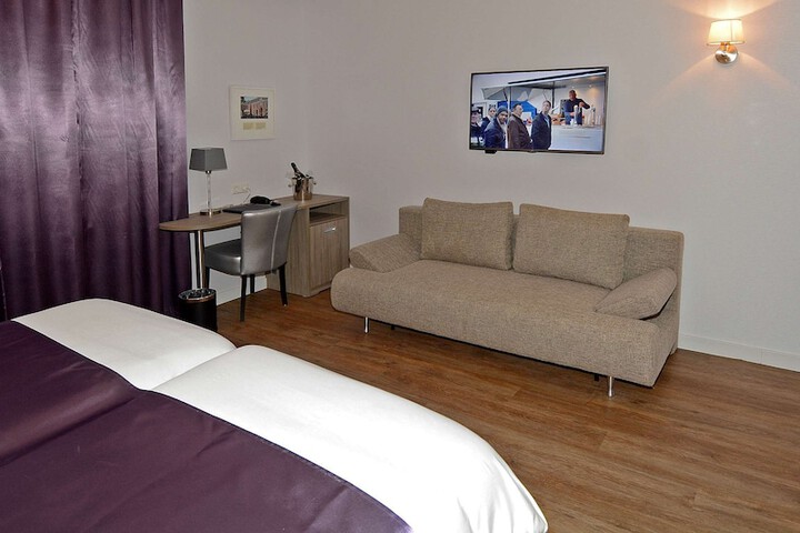 Room 21 of 44
