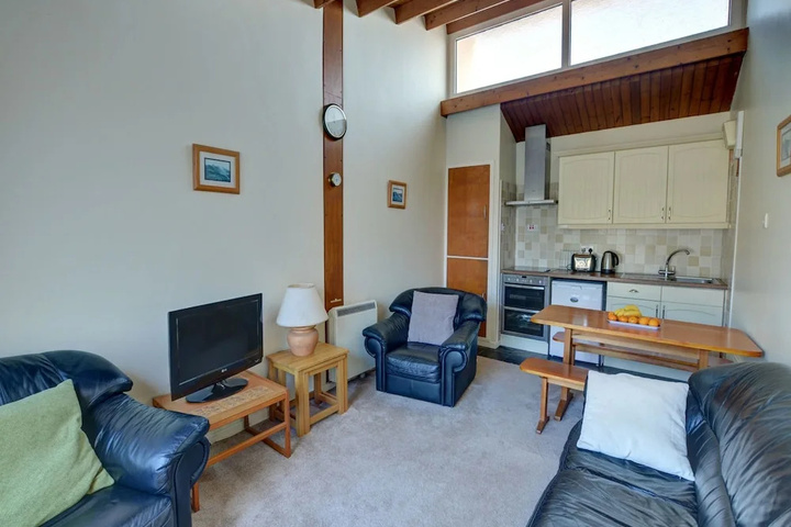 Serene Holiday Home in Porthmadog near Beach