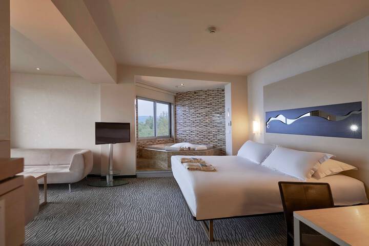 Room 14 of 63