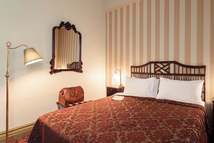 Room 27 of 63
