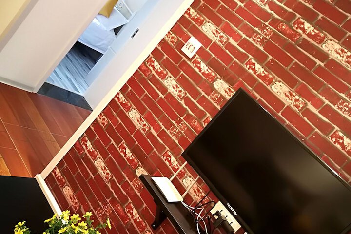 Room 11 of 19