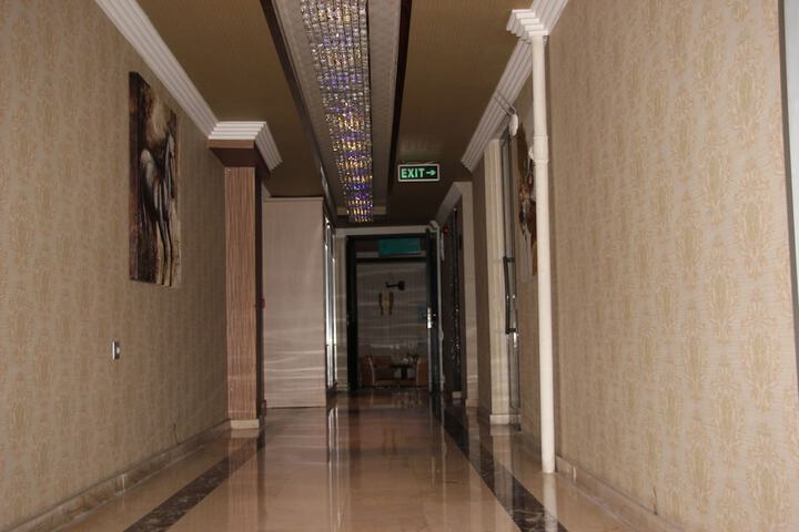 Ballroom/Hall 81 of 90