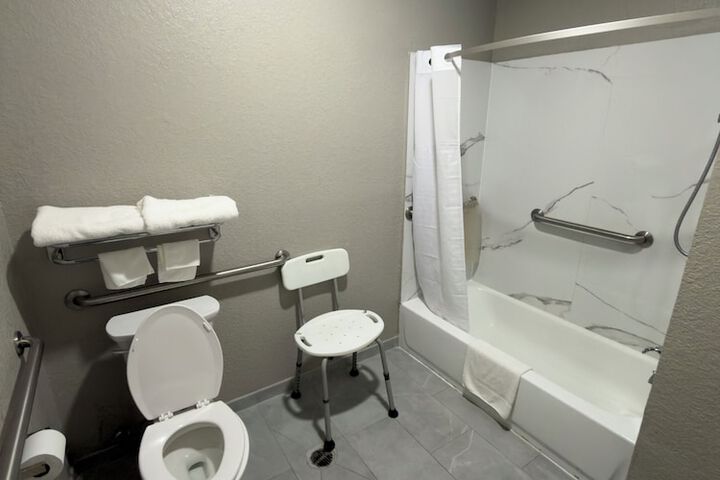 Room 18 of 25