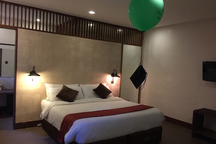 Room 7 of 104