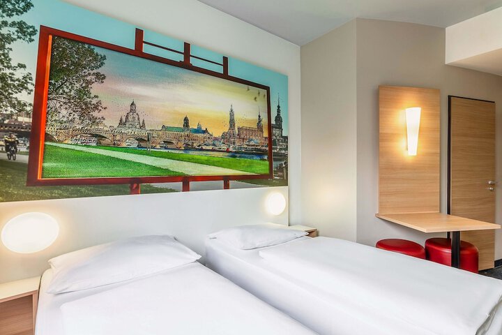 Room 8 of 28