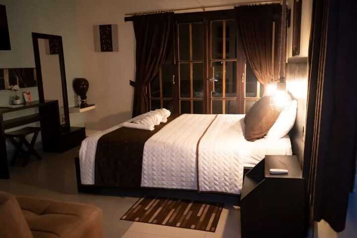 Room 11 of 28
