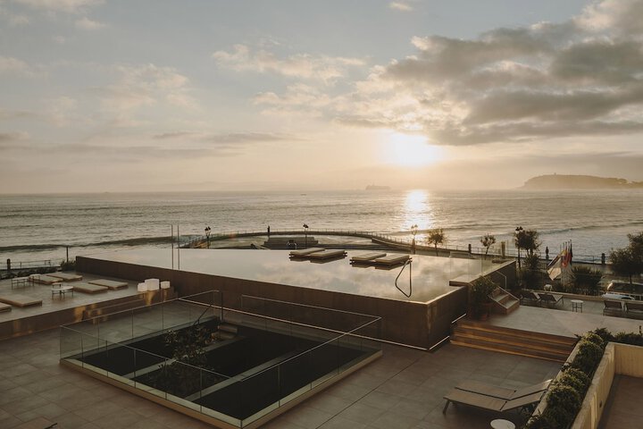 Hotel Pool