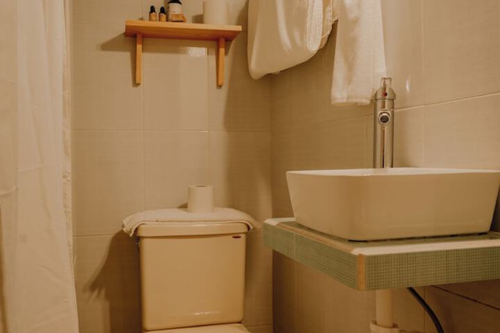 Room 33 of 48